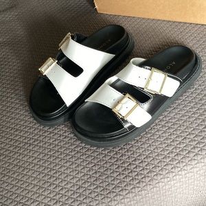 Alohas buckle strap black and white two tone sandal
